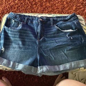 Time & Tru Mid-Rise Jean Shorts Sz 20